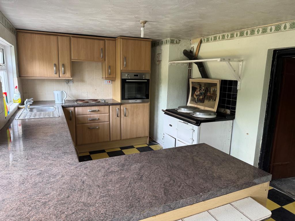 Lot: 53 - TRADITIONAL FARMHOUSE FOR IMPROVEMENT WITH BARNS AND OUTBUILDINGS ON A 2.5 ACRE PLOT - A View of the Kitchen/Breakfast Room